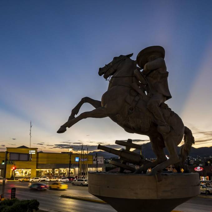 Una de las hazañas más reconocidas en nuestra ciudad es la del general Francisco Coss, arrastrando un cañón enemigo.