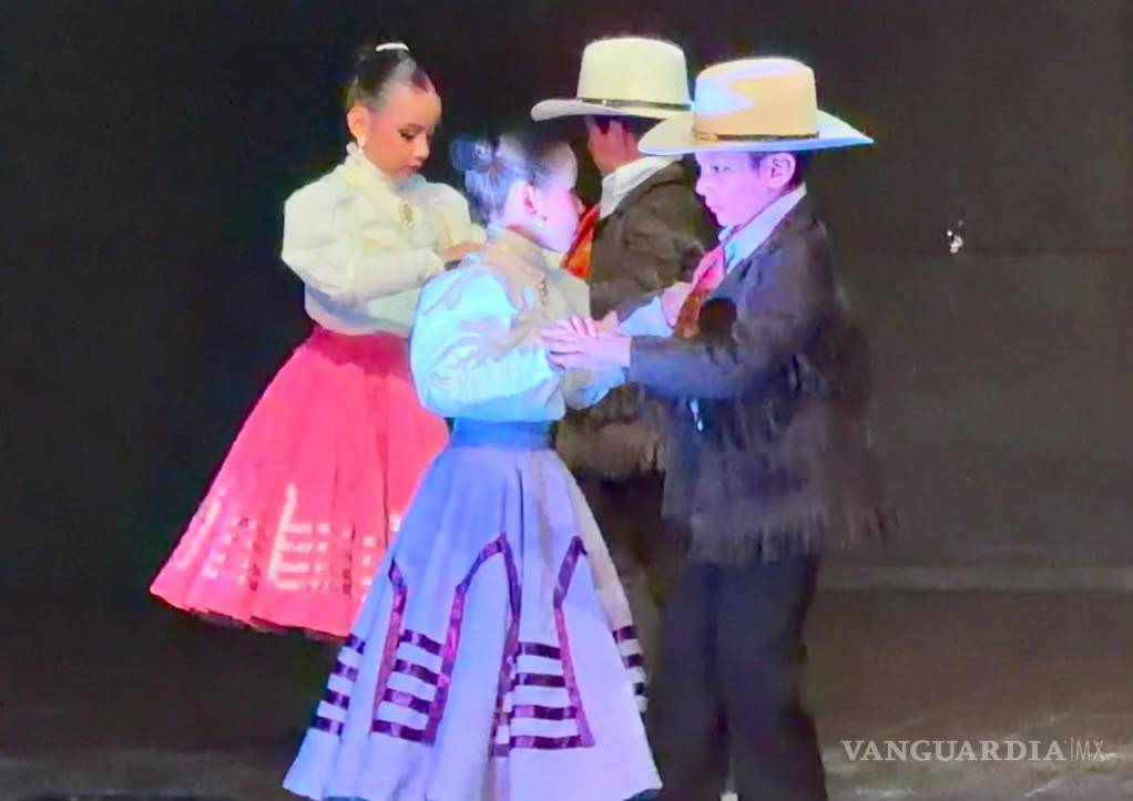 $!La danza, los vestuarios y la música tradicional de distintos países formaron parte de la programación del encuentro dedicado a la maestra Brenda Edith Vega Zambrano.