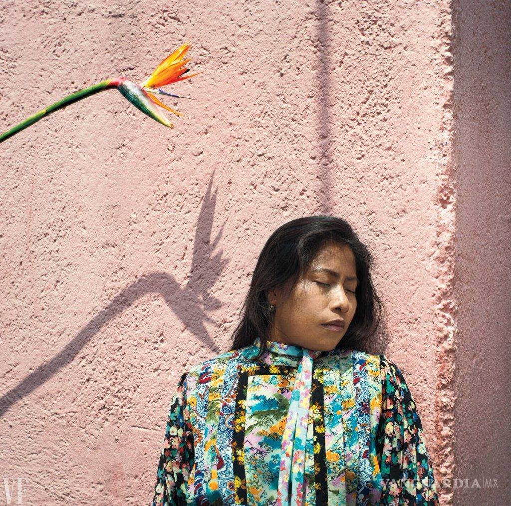 $!Tom Hanks conoce a Yalitza, protagonista de ‘Roma’, y esta fue su reacción