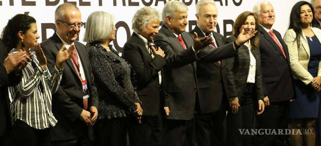 AMLO discute con su equipo proyecto de tren turístico