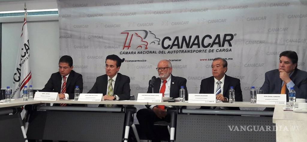 $!Abasto de gasolinas está en riesgo por impagos de Pemex: Canacar