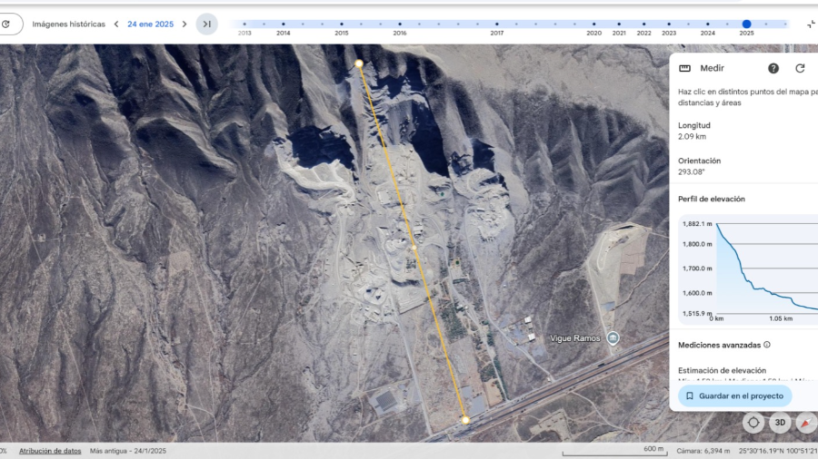 Imágenes satelitales de Google Earth muestran el avance de la explotación del cerro desde al menos 2013, con una expansión visible de las áreas intervenidas por la actividad extractiva.