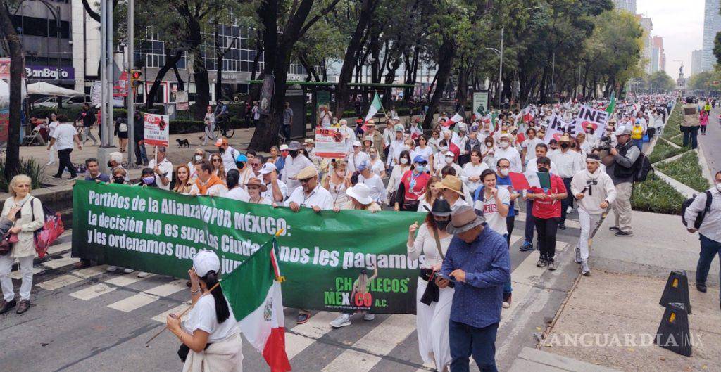 $!Marchan en la CDMX y otros estados contra la militarización