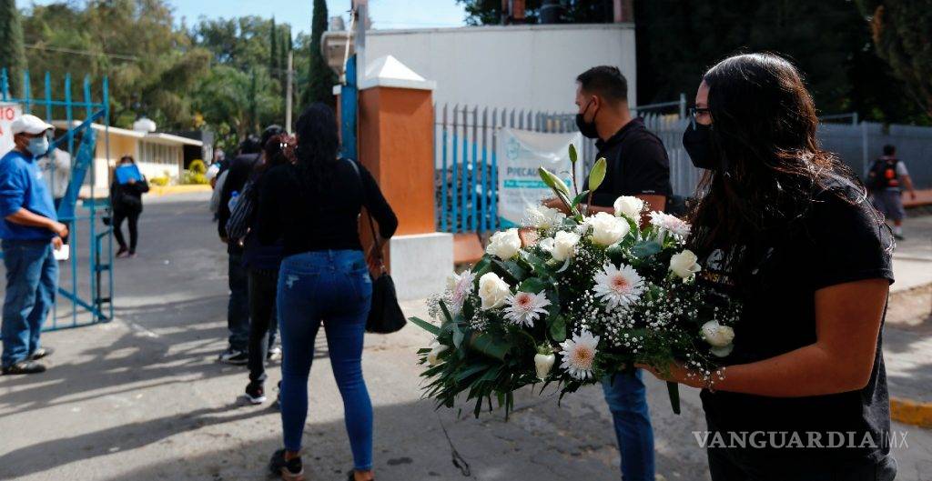 Variante mexicana del COVID es “la más preocupante”, podría 'debilitar' las vacunas