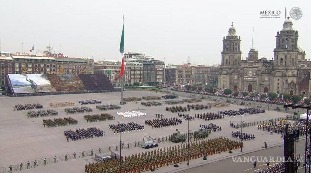 $!Peña Nieto encabeza Desfile Militar en Zócalo de la CDMX