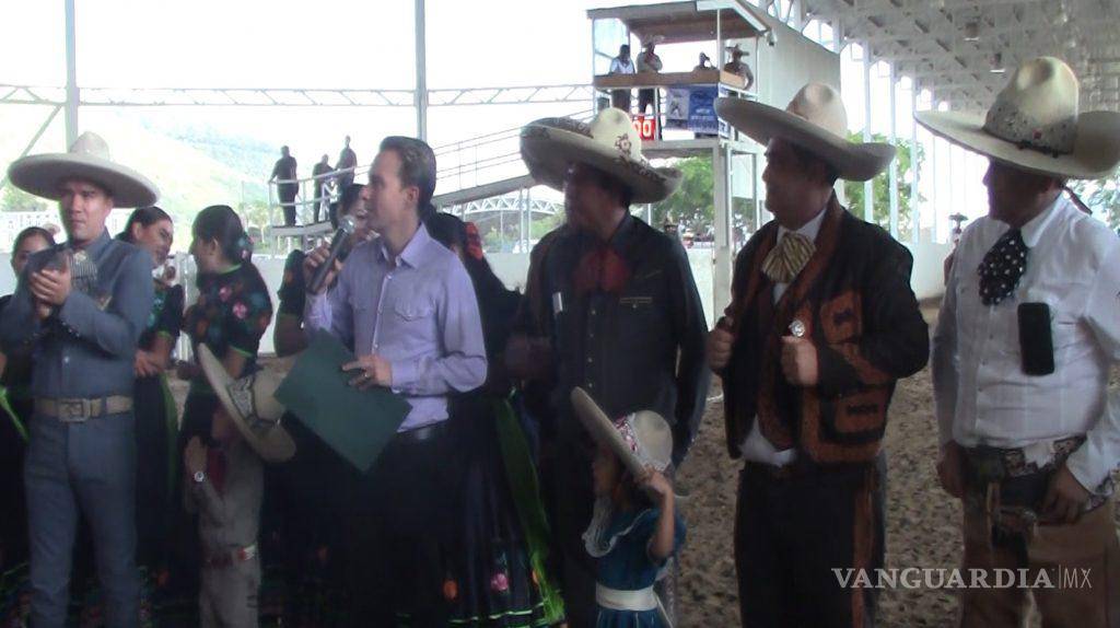 $!Manuel Velasco es denunciado por despojo de tierras para un lienzo charro