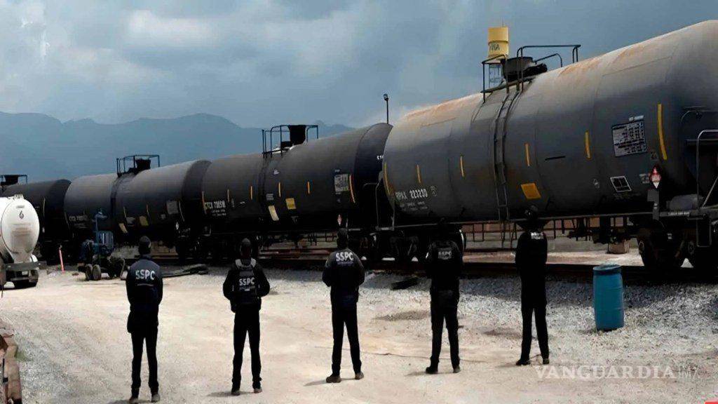 $!En Saltillo también fueron abandonados decenas de ferrotanques cargados de huachicol.
