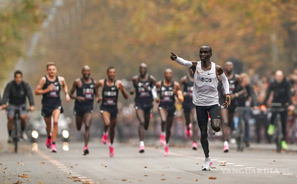 $!Eliud Kipchoge se convierte en el primer hombre en correr un maratón en menos de 2 horas... pero, ¿cómo lo logró?