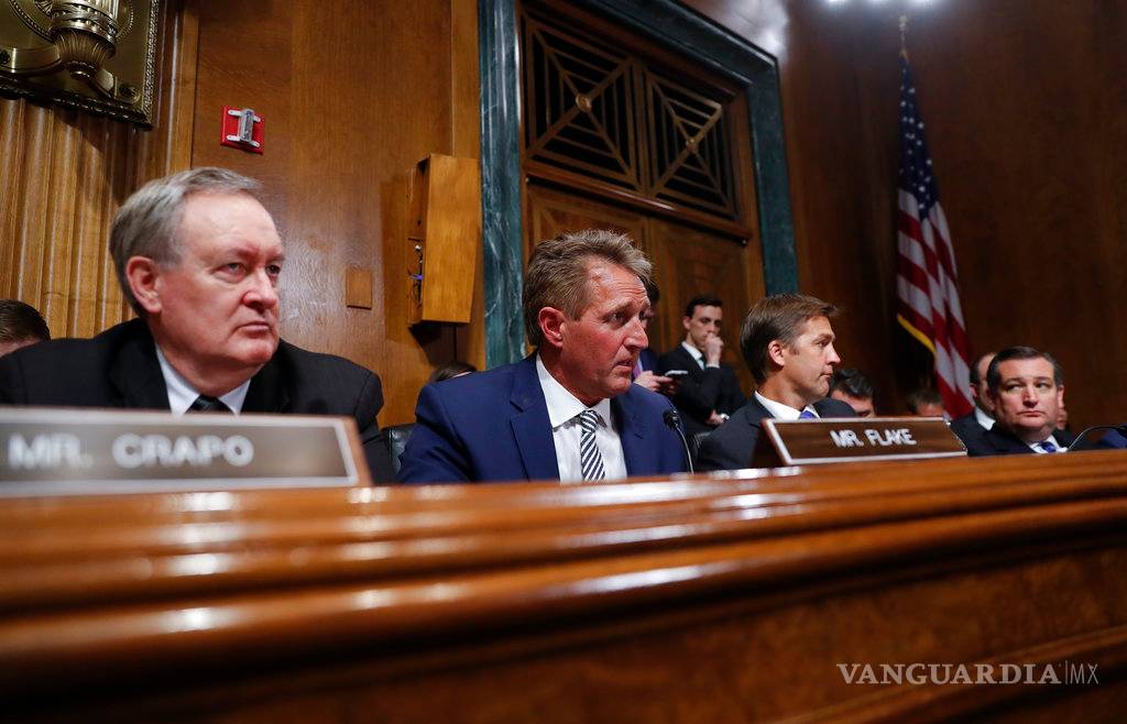 $!FBI habla con compañeros de clase de Kavanaugh