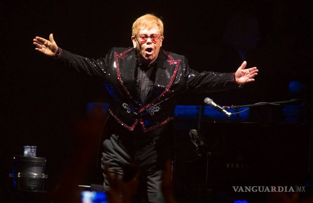 $!Elton John arranca su gira del adiós con estilo