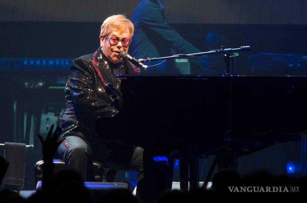 $!Elton John arranca su gira del adiós con estilo