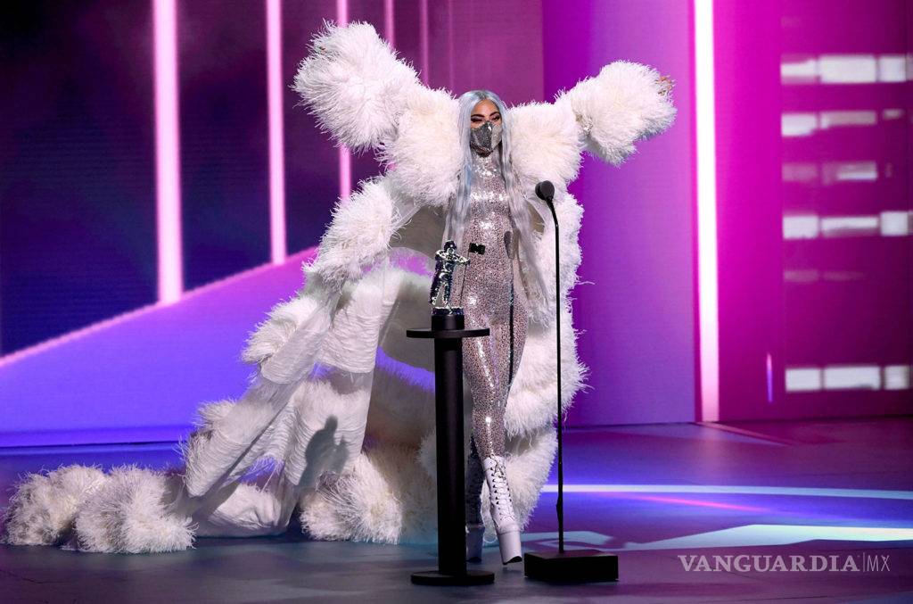 $!Lady Gaga reivindica los cubrebocas... ¡Y tiene los modelos más originales!