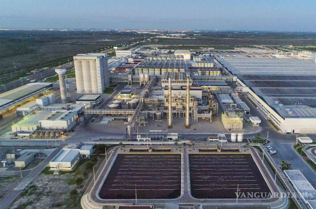 $!La planta del Grupo Modelo instalada en Nava, da empleo a 2 mil personas de manera directa.