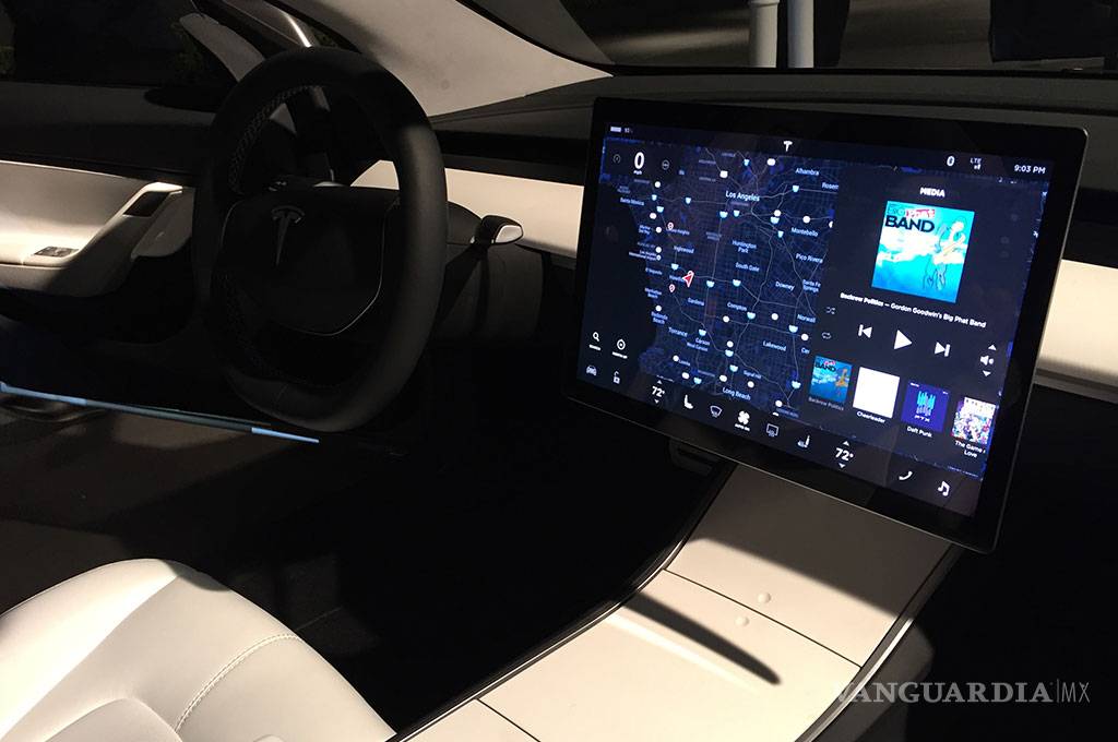 $!El auto que tiene tanto de auto como de computadora