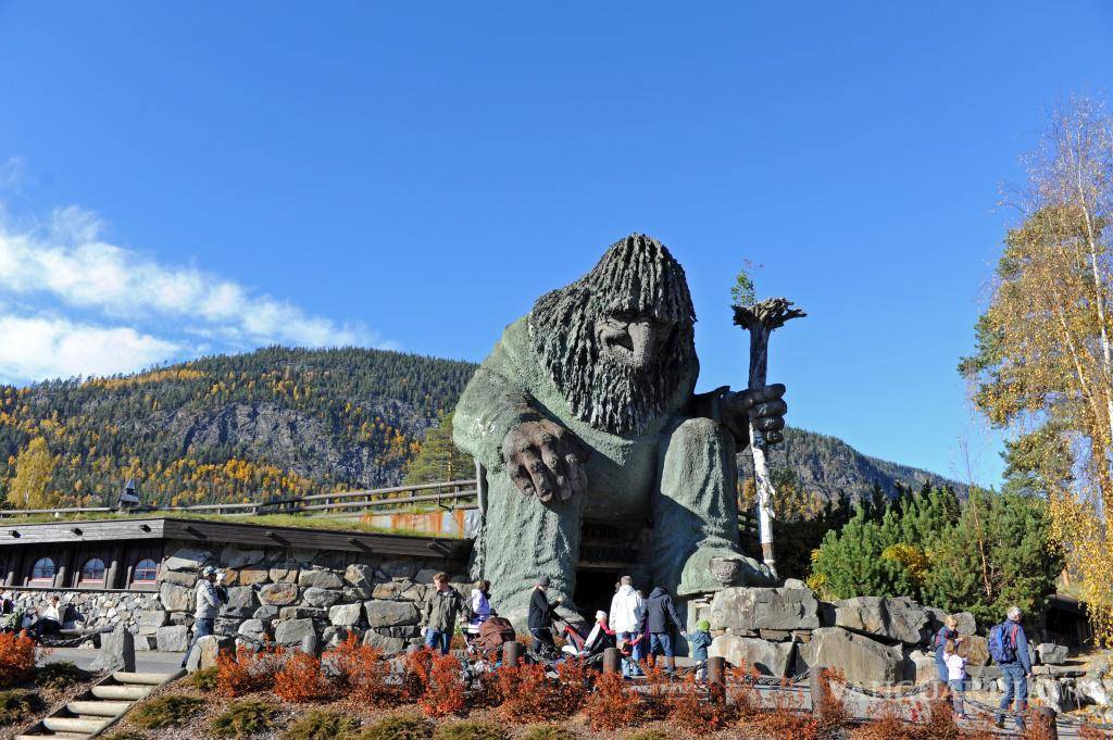 $!‘Troll’ de piedra en Hunderfossen Family Park-Lillehammer.