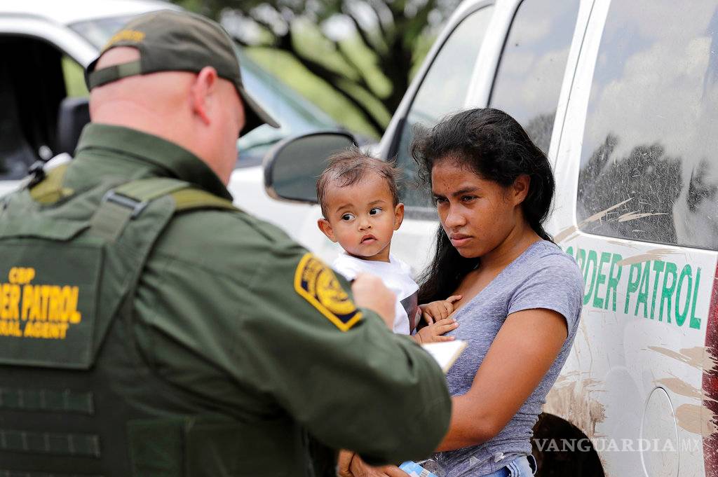 $!EU solo ha reunido 450 niños migrantes con sus padres 6 días antes de plazo