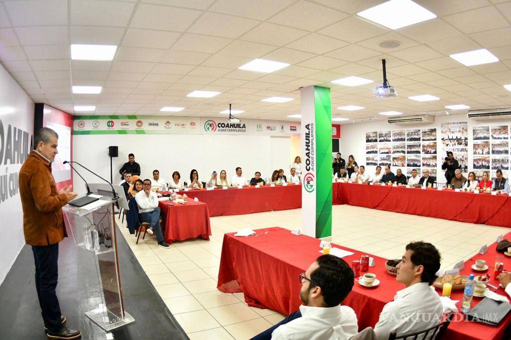 $!El gobernador saliente anunció que el 1 de diciembre, Manolo Jiménez Salinas tomará protesta como su sucesor, llamando a la acción al PRI para respaldar al nuevo gobernador.