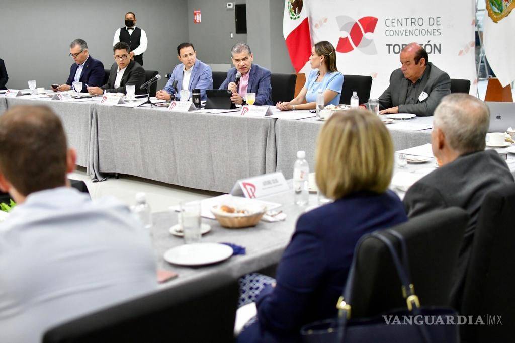 $!Revisa Miguel Riquelme con empresarios estrategia de promoción económica de La Laguna