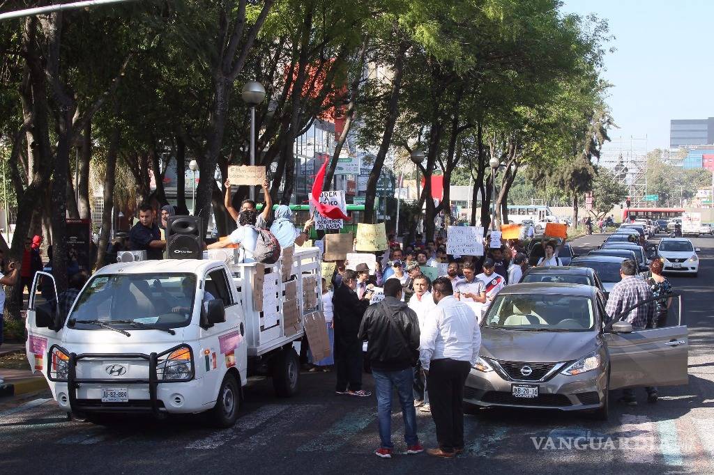 $!Bloqueos en varias carreteras de México contra el 'gasolinazo'