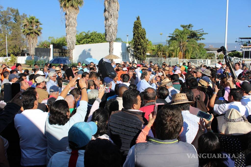 $!Bloqueos en varias carreteras de México contra el 'gasolinazo'