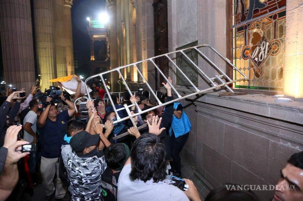 $!32 detenidos y 6 lesionados es el saldo final por protestas en Nuevo León