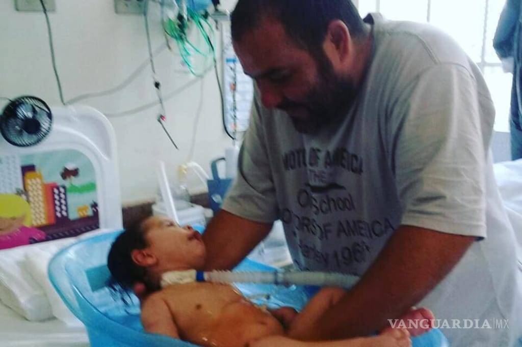 $!Padre de niño enfermo gastó las donaciones para curarlo en viajes de lujo, drogas y prostíbulos