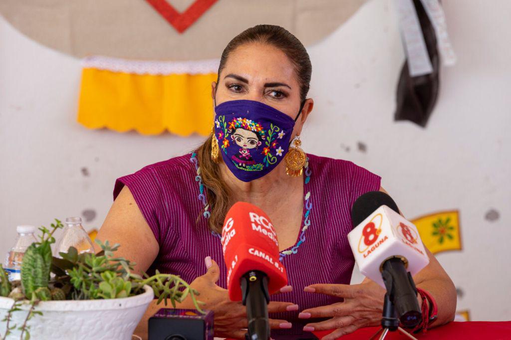 Fundamental el apoyo de padres para arreglar escuelas en Torreón, afirma Flor  Rentería