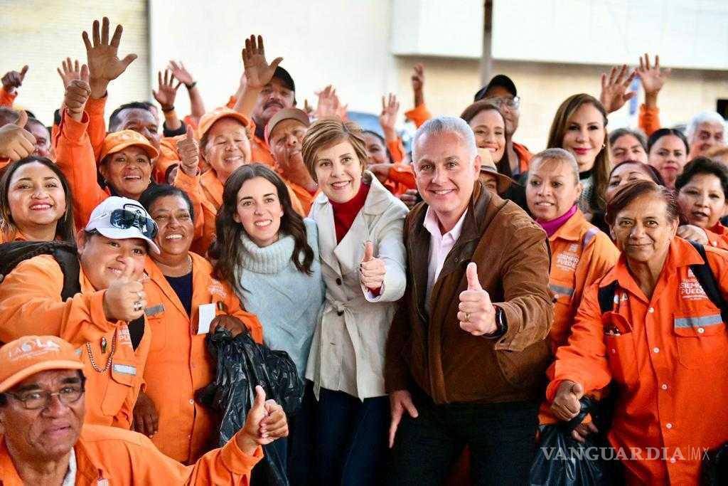 $!El Alcalde invitó a los niños asistentes a la Mega Posada a disfrutar de los juegos mecánicos, piñatas, lotería, espectáculos, regalos y alimentos que fueron preparados para ellos.