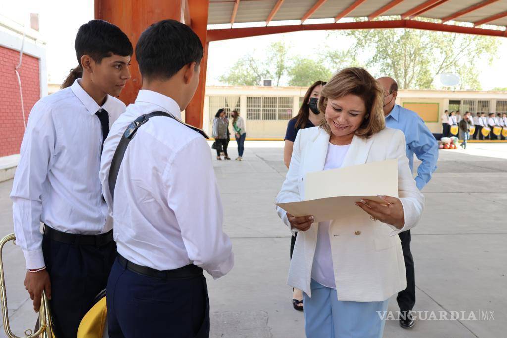 $!Diana Haro convivió con los alumnos del plantel.
