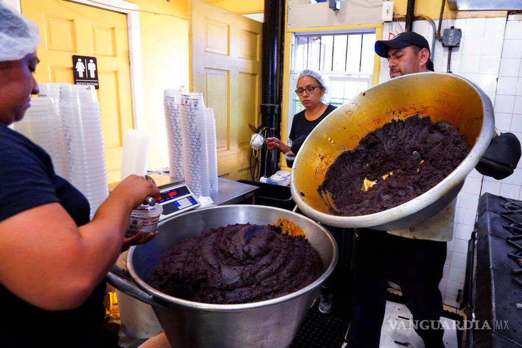 $!Familia mexicana seduce con su mole la costa este de EU