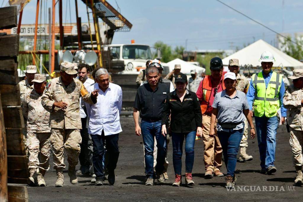 $!Sí habrá sanciones a responsables, pero lo primero es rescatar a mineros, señala AMLO en Sabinas