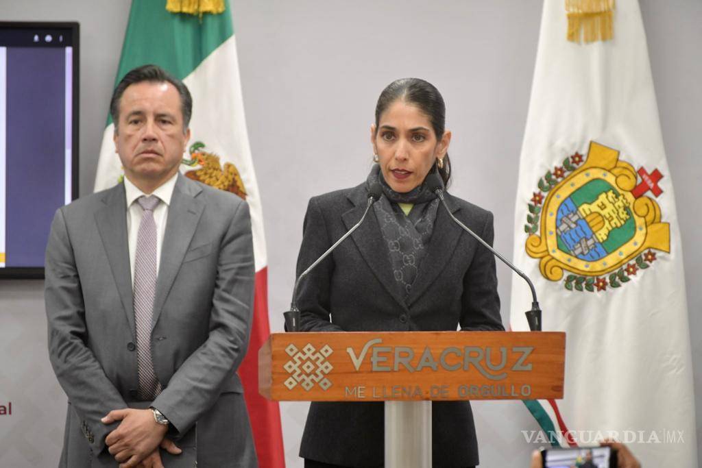 $!El gobernador Cuitláhuac García Jiménez y la fiscal General del Estado, Verónica Hernández Giadáns, dieron detalles del crimen en una conferencia