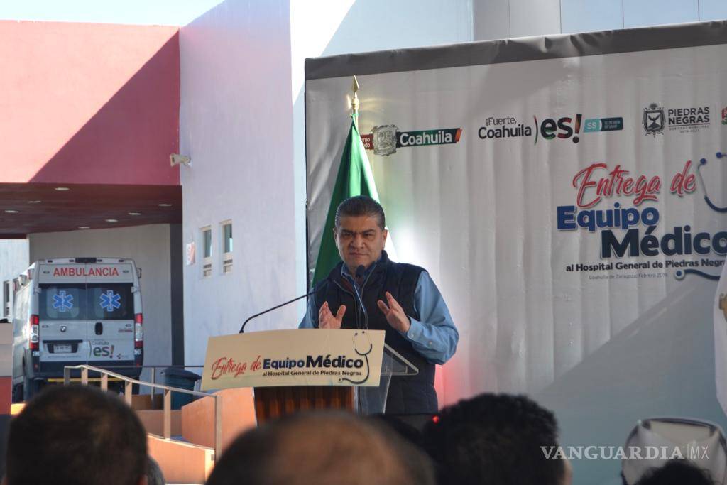 $!Impulsa Coahuila fortalieza hospitalaria; entrega Miguel Riquelme equipo en Piedras Negras
