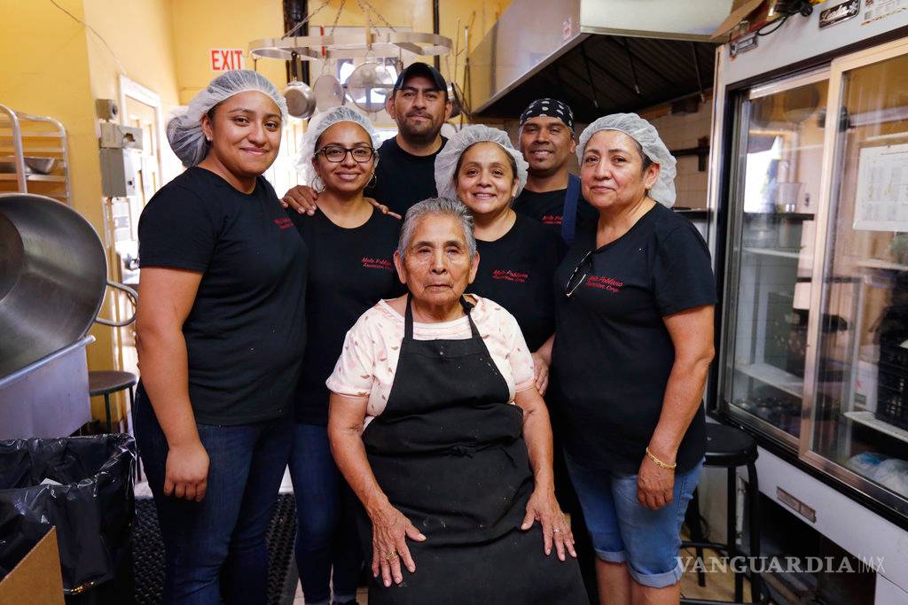 $!Familia mexicana seduce con su mole la costa este de EU