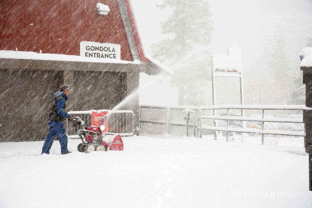 $!Casi 500 vuelos cancelados por tormenta de nieve en EU