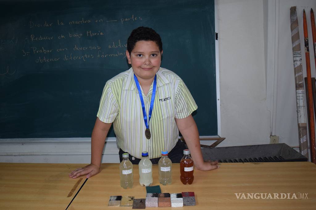 $!Niño de primaria crea removedor de graffiti a base de nopal