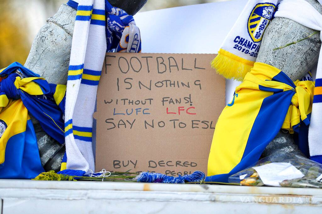 $!Fanáticos protestan por la creación de la Superliga