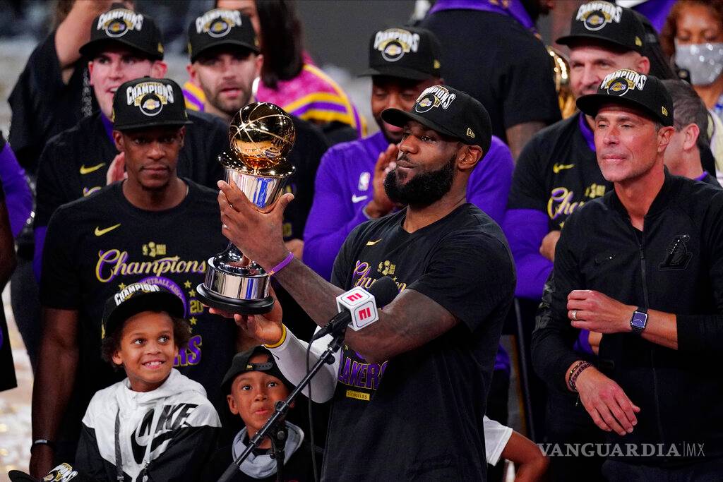$!Donald Trump se burla de LeBron James tras ganar el título con Lakers