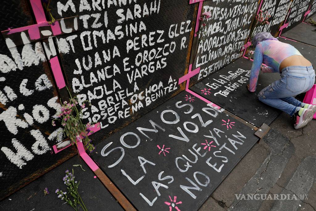 $!Palacio Nacional se convirtió en el 'muro de la memoria' (fotogalería)