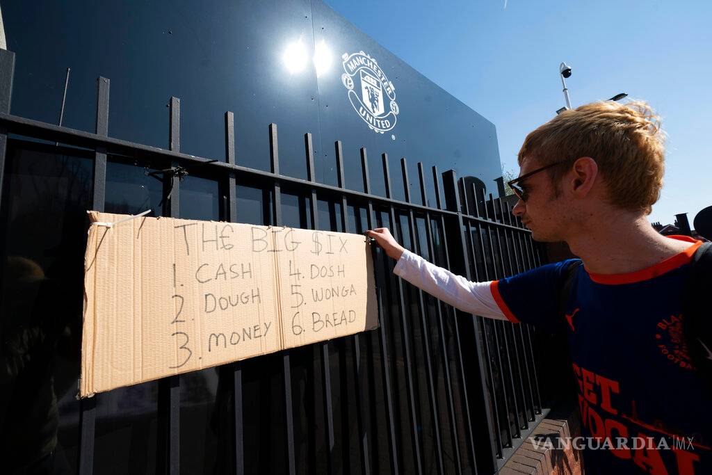 $!Fanáticos protestan por la creación de la Superliga