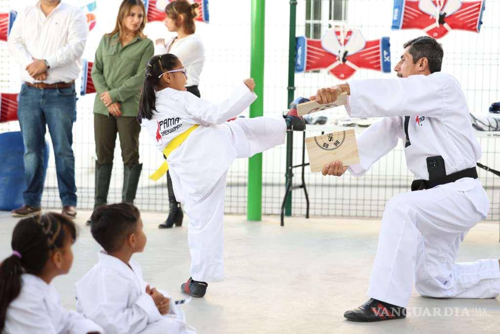 $!Alumnos de taekwondo y ballet realizaron demostraciones de sus habilidades durante el evento, mostrando los avances de los cursos que reciben en el centro comunitario.