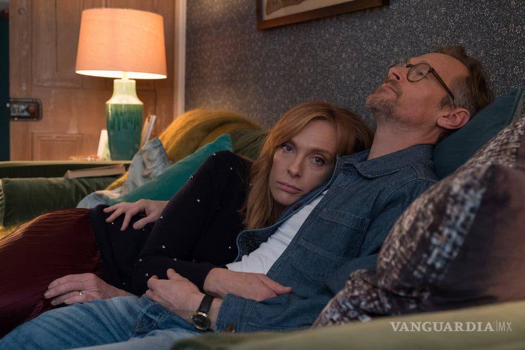 $!En ‘Wanderlust’, Toni Collette y Steven Mackintosh interpretan a un matrimonio que anhela algo más.