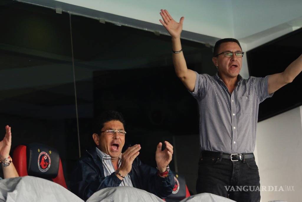 $!Enmedio del escándalo por el Tiburón y desde sus vacaciones en Italia, Kuri dice que no temer a investigación