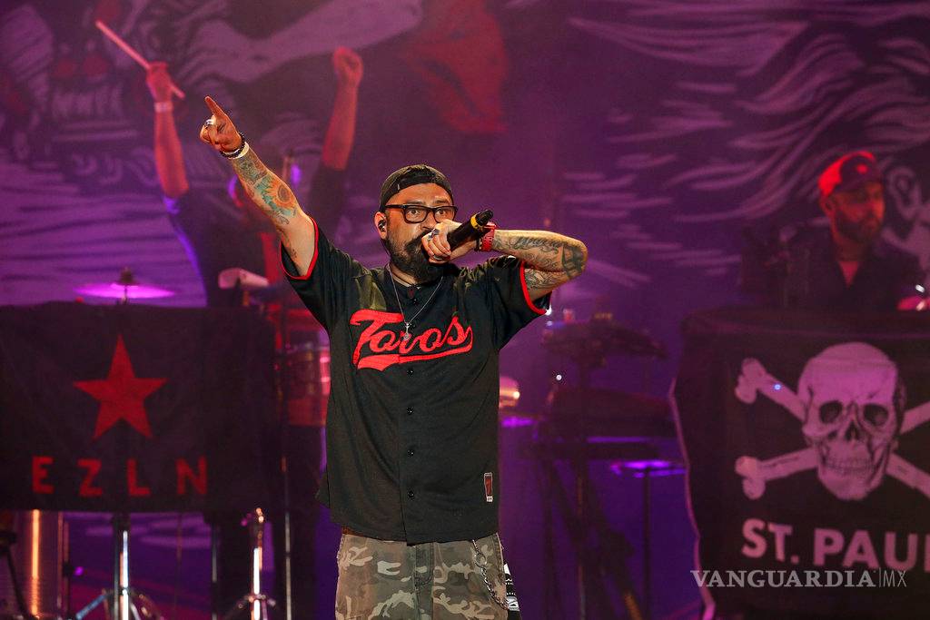 $!Panteón Rococó enciende al público en su regreso al Vive Latino