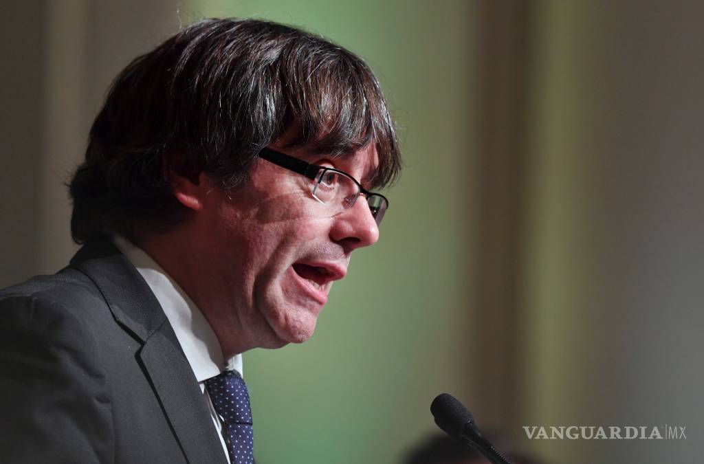 Carles Puigdemont pide una reunión con Mariano Rajoy en Bruselas