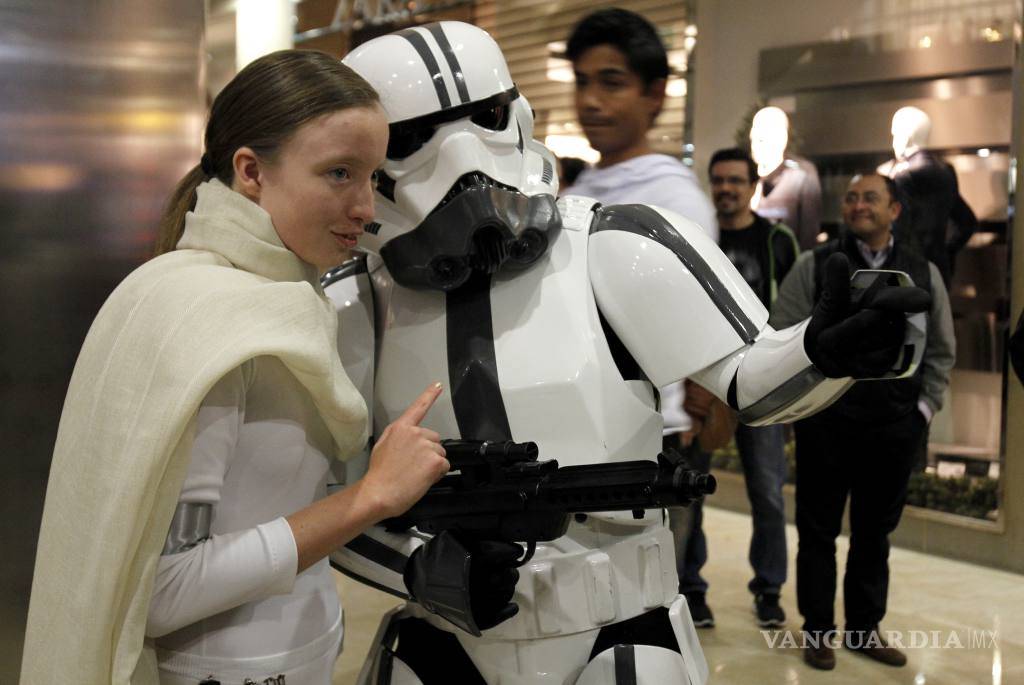 $!"Star Wars: El despertar de la fuerza” satisface a los fans mexicanos
