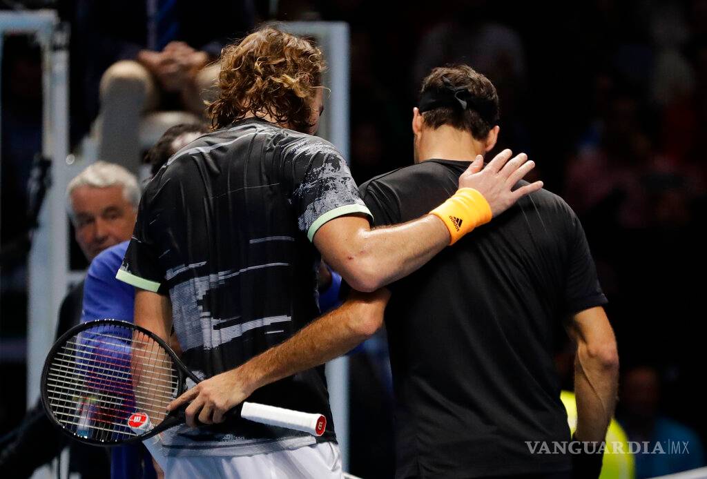 $!Tsitsipas derrota a Roger Federer y peleará por el título de las Finales ATP
