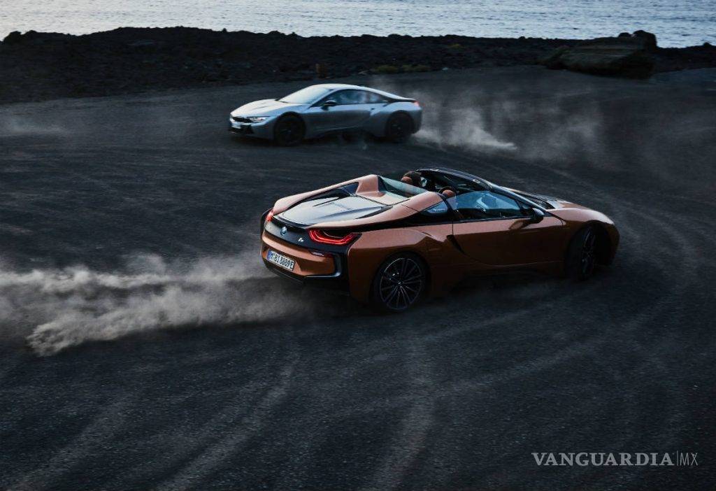 $!BMW presenta el i8 versiones Roadster y Coupé