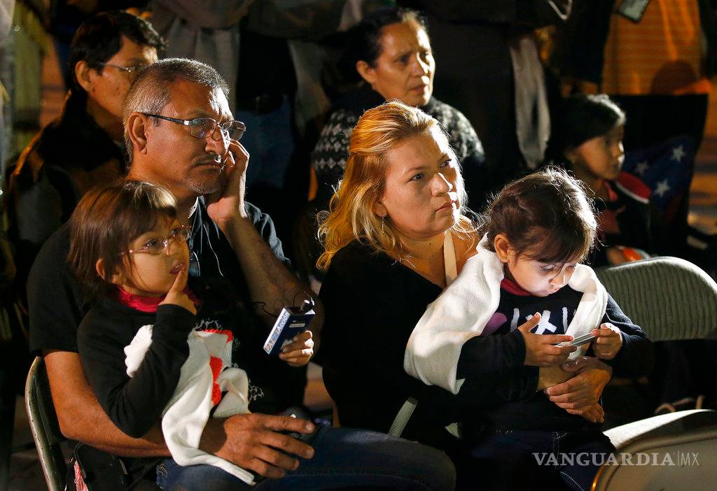 $!Obama también enfrentó ola de familias migrantes