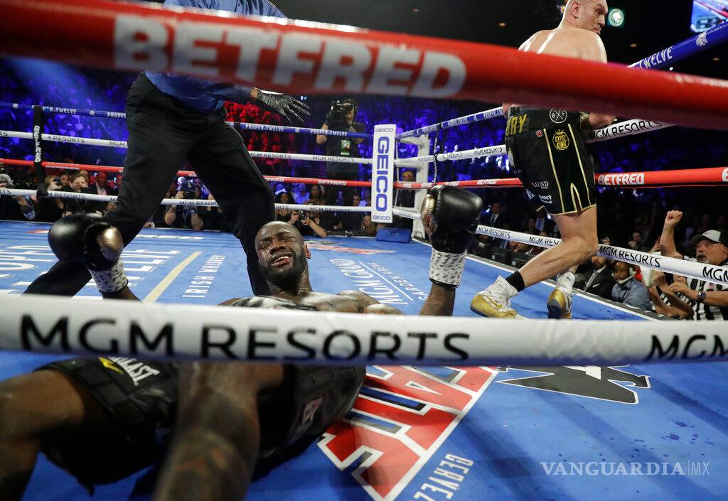 $!Tyson Fury cumple y se proclama monarca de peso completo